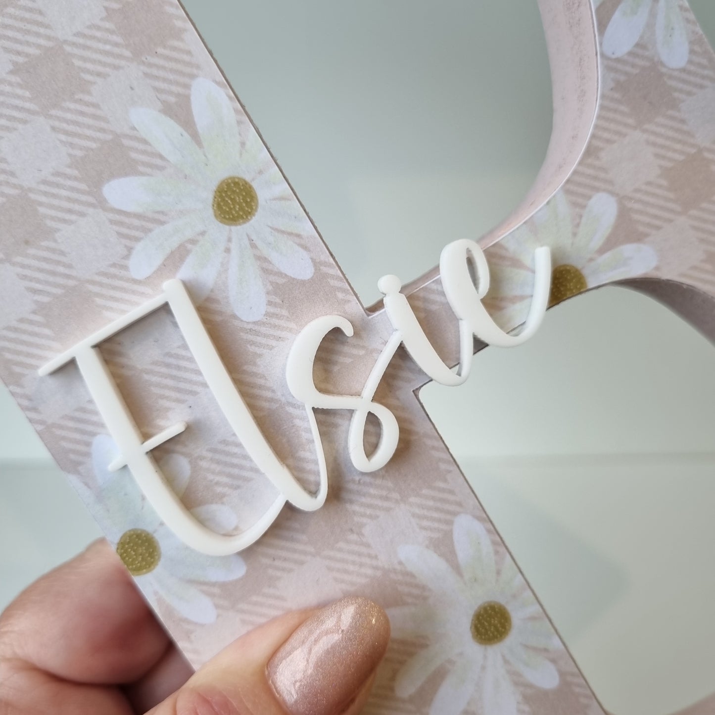 20cm FREESTANDING LETTER - DAISIES